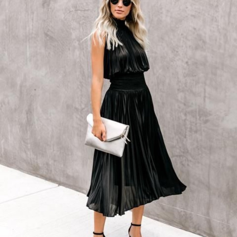 Vici emerald pleated midi halter dress